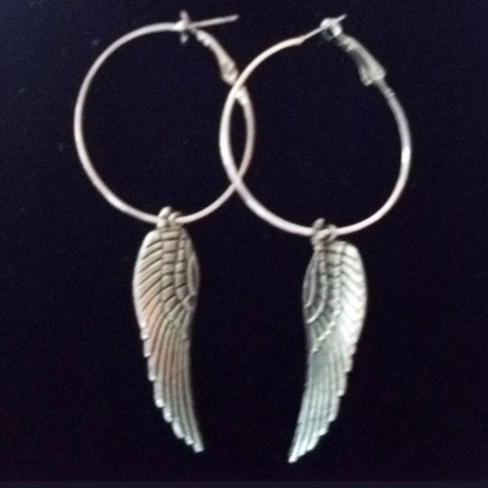 Vintage silvertone angel wing Earrings